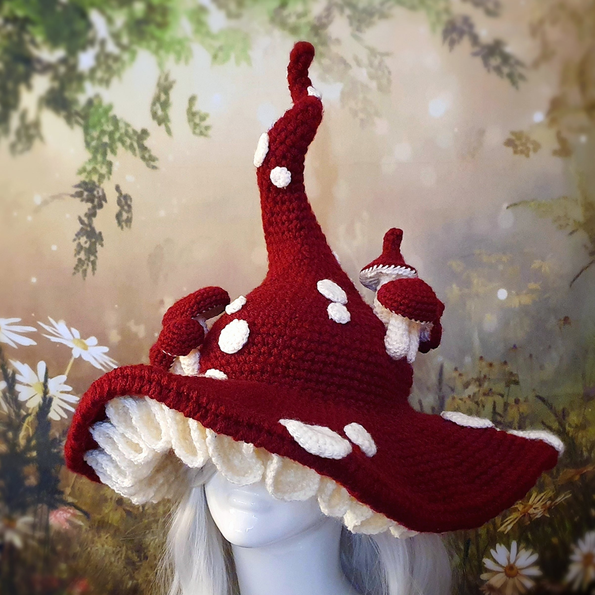 Perverze Scalloped Crochet Headdress 帽子 Ravelry: The Pixie Perch Top Hat pattern by Whymsi Row